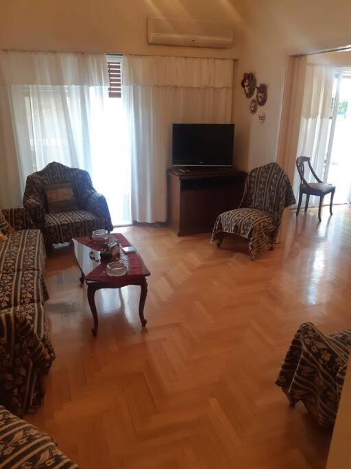 Classical Apartment At Lycabetus Hill Athena Bagian luar foto